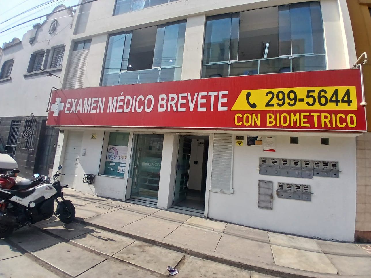 Fachada Medicert — Examen médico para brevete en Lima